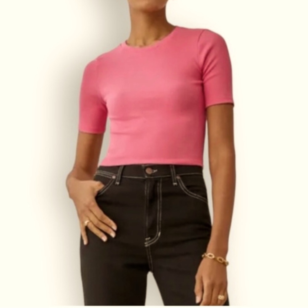 Reformation Gerard large snapdragon pink top. Open circle back. L